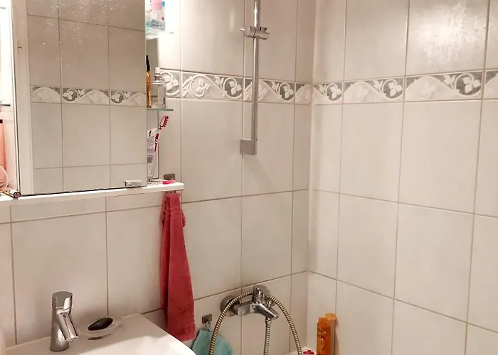Kleines In Einer Mit Gemeinsamen Bad Und Kueche Hamburg